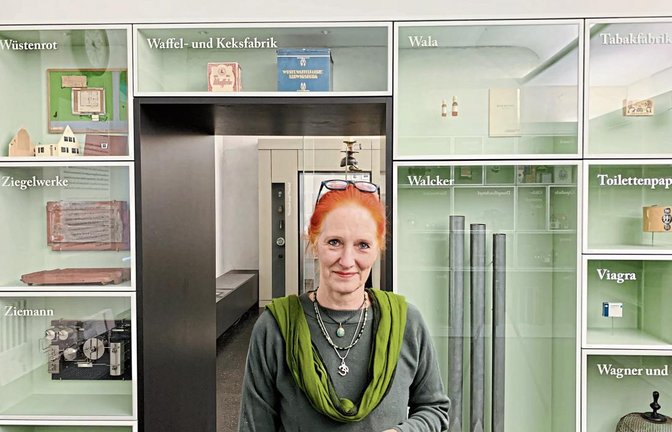 Die Heilpraktikerin Sabine Deutscher gibt Einblicke in die Entstehungsprozesse naturbasierter Arzneimittel.  Foto: p