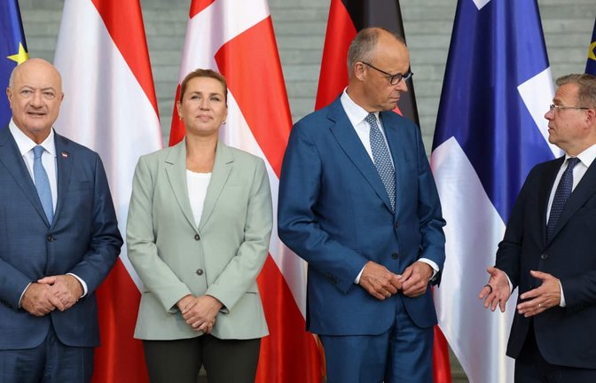 Frugale Vier: Kanzler Friedrich Merz (CDU) und seine Gäste, von links: Österreichs Bundeskanzler Christian Stocker, die dänische Ministerpräsidentin Mette Frederiksen und Finnlands Regierungschef Petteri Orpo.<span class='image-autor'>Odd Andersen/afp</span>