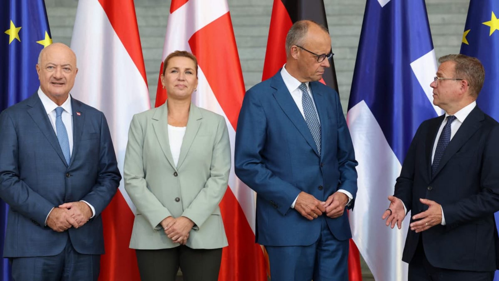 Frugale Vier: Kanzler Friedrich Merz (CDU) und seine Gäste, von links: Österreichs Bundeskanzler Christian Stocker, die dänische Ministerpräsidentin Mette Frederiksen und Finnlands Regierungschef Petteri Orpo.Odd Andersen/afp