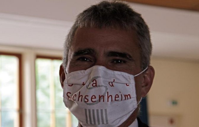 VKZ-Rätsel: Hinter dieser Maske verbirgt sich der Bürgermeister von ...? Foto: Rücker