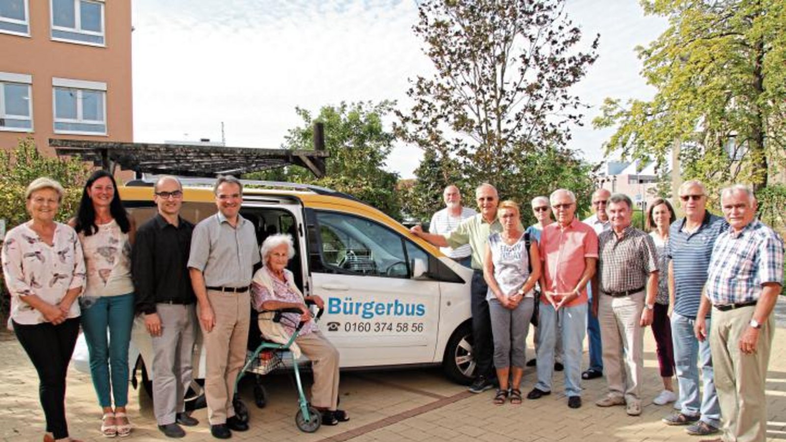 Der neue Bürgerbus steht für Fahrten bereit. Foto: Banholzer Der neue Bürgerbus steht für Fahrten bereit. Foto: Banholzer