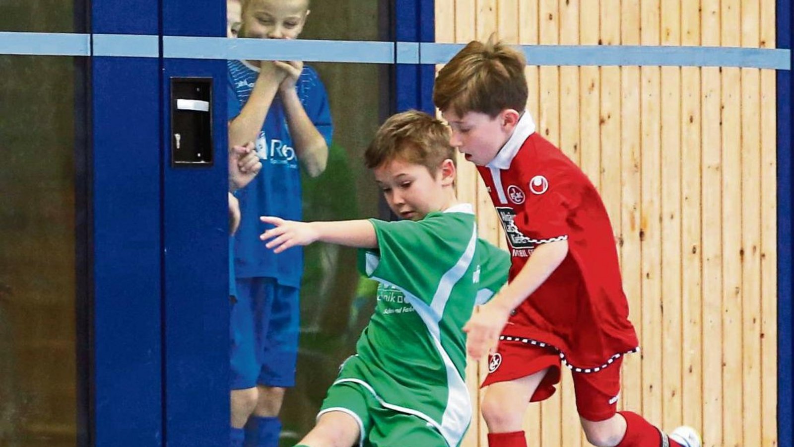 In Sersheim hat der Nachwuchs des VfR (in Grün) und einiger Nachbarvereine gegen große Clubs wie den 1. FC Kaiserslautern gespielt. Foto: Küppers In Sersheim hat der Nachwuchs des VfR (in Grün) und einiger Nachbarvereine gegen große Clubs wie den 1. FC Kaiserslautern gespielt. Foto: Küppers