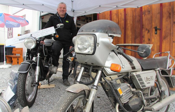 Nicht die klassischen Flohmarktartikel: Marc Mörgenthaler bietet Motorräder und KFZ-Teile an.  <span class='image-autor'>Fotos: Banholzer</span>