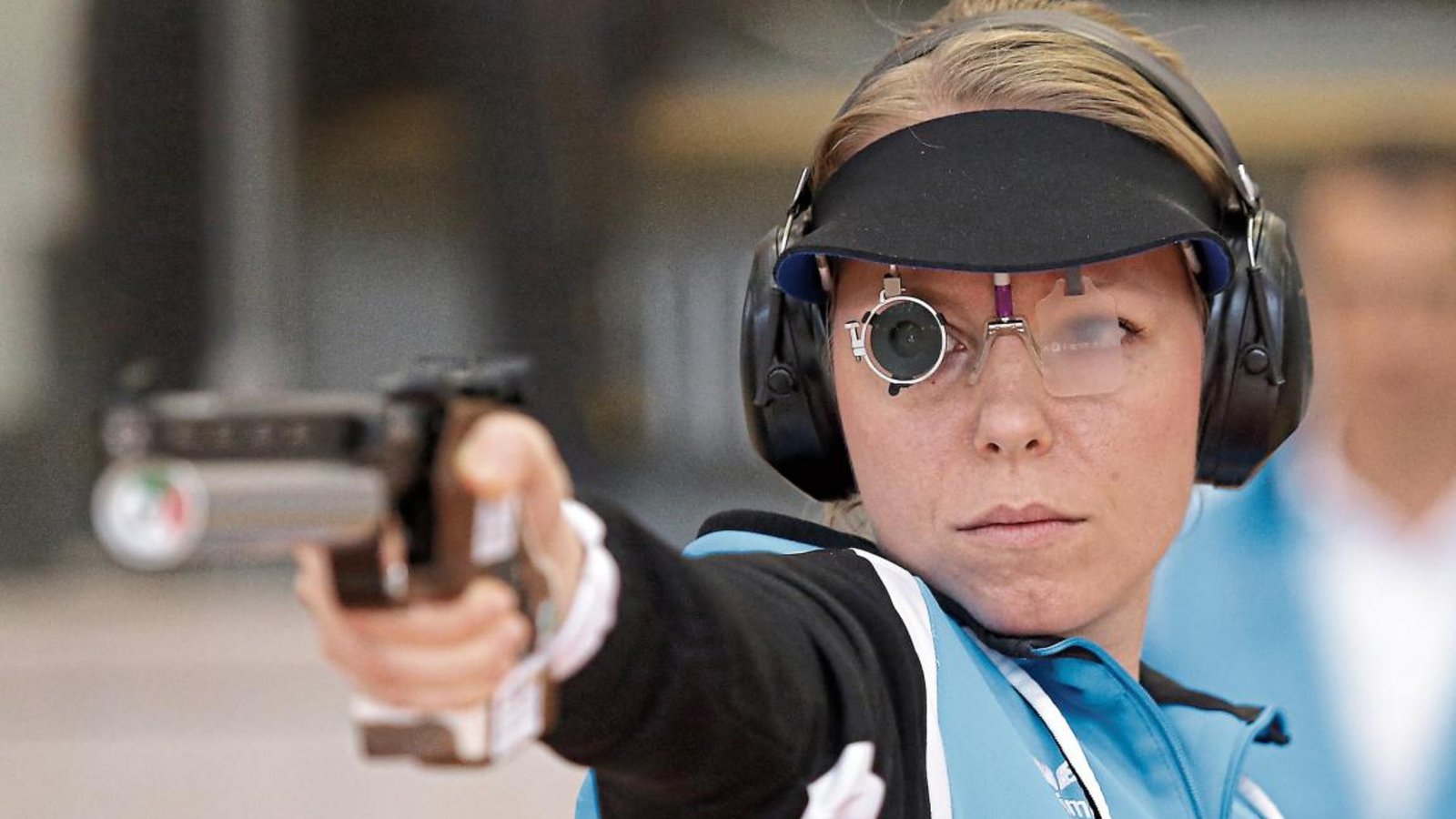 „In meinem Sport bin ich selbst mein einzig wirklicher Mitspieler – und manchmal auch Gegner“, sagt Julia Hochmuth über die Faszination des Sportschießens. Foto: Baumann „In meinem Sport bin ich selbst mein einzig wirklicher Mitspieler – und manchmal auch Gegner“, sagt Julia Hochmuth über die Faszination des Sportschießens. Foto: Baumann
