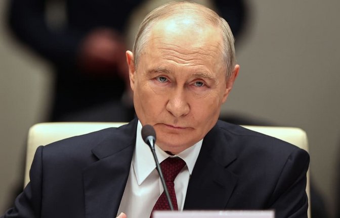 Wladimir Putin nennt Beweise „gefälscht“ (Archivbild).<span class='image-autor'>Pyotr Kovalev/Pool Sputnik Kremlin/dpa</span>