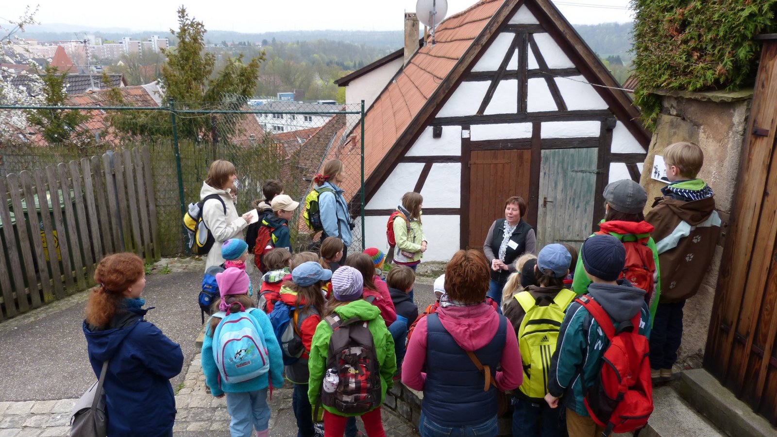 In den Gassen der Kernstadt wird für die Kinder die Stadtgeschichte erlebbar.  Foto: pv