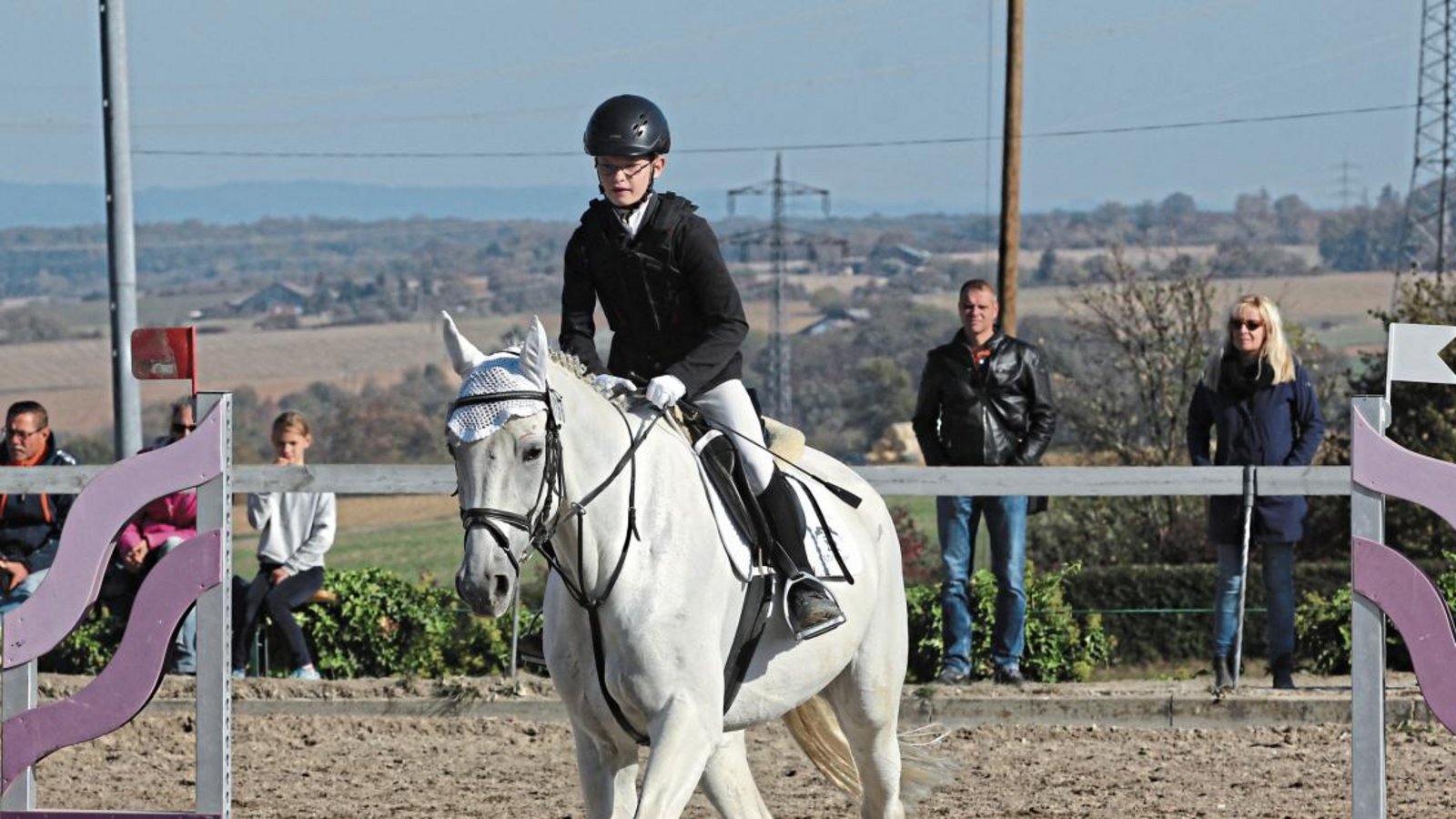 Nachwuchsreiter Henry Gemmi zeigt bei der Küken-Tour, was er im Reitunterricht und -training gelernt hat. Foto: Archiv/Nachreiner Nachwuchsreiter Henry Gemmi zeigt bei der Küken-Tour, was er im Reitunterricht und -training gelernt hat. Foto: Archiv/Nachreiner