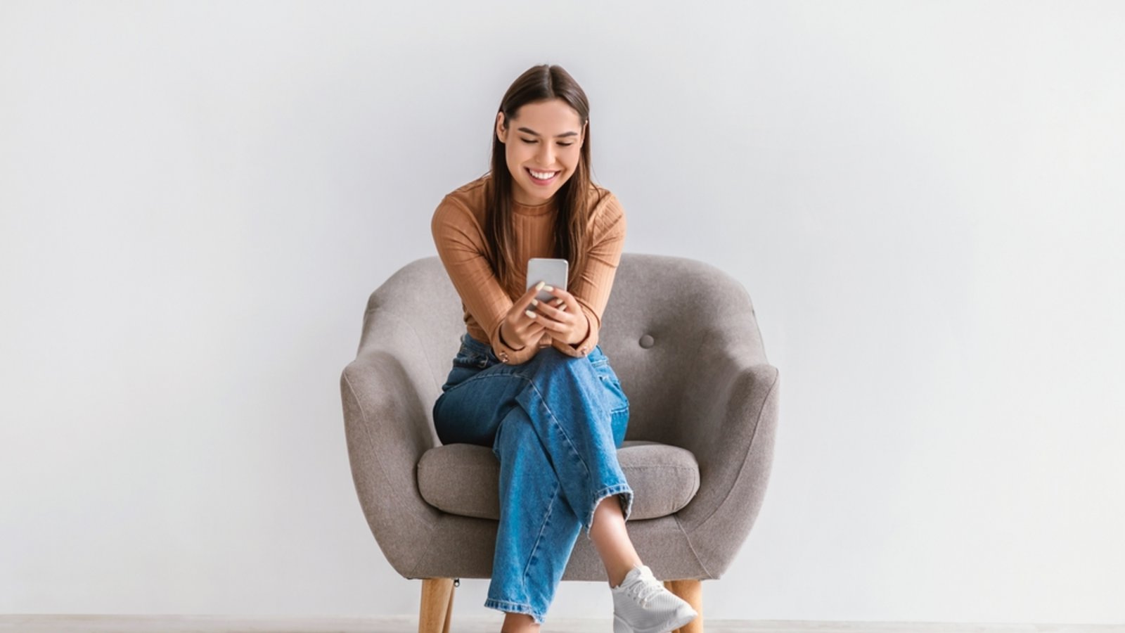 Sieht man in vielen Kommentaren auf Social Media: die Abkürzung „tbh“.Foto: Prostock-studio / shutterstock.com Sieht man in vielen Kommentaren auf Social Media: die Abkürzung „tbh“.Foto: Prostock-studio / shutterstock.com