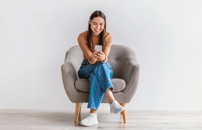 Sieht man in vielen Kommentaren auf Social Media: die Abkürzung „tbh“.<span class='image-autor'>Foto: Prostock-studio / shutterstock.com</span>