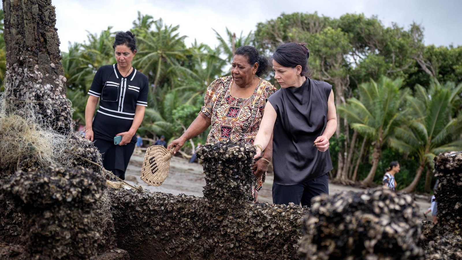 Im Mittelpunkt der einwöchigen Reise von Außenministerin Baerbock nach Australien, Neuseeland und Fidschi steht die Sicherheitspolitik und der Klimaschutz.Foto: Sina Schuldt/dpa