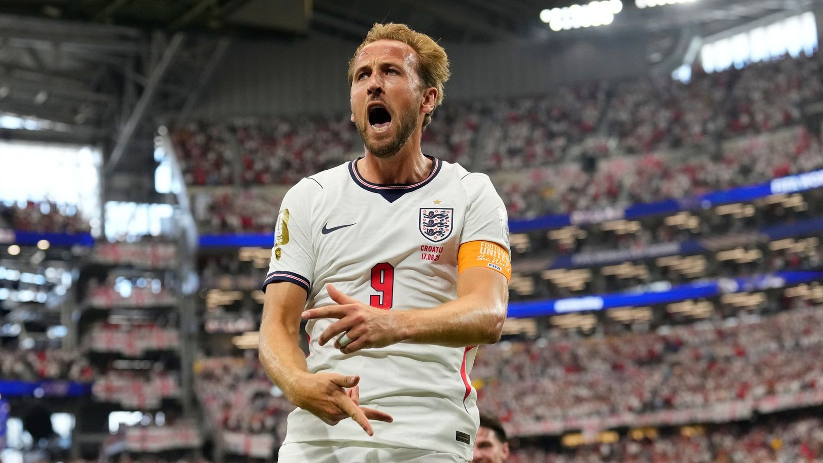 Der Engländer Harry Kane feiert seinen zweiten Treffer zum 2:1 im WM-Gruppenspiel gegen Kroatien.Foto: Tony Gutierrez/AP/dpa