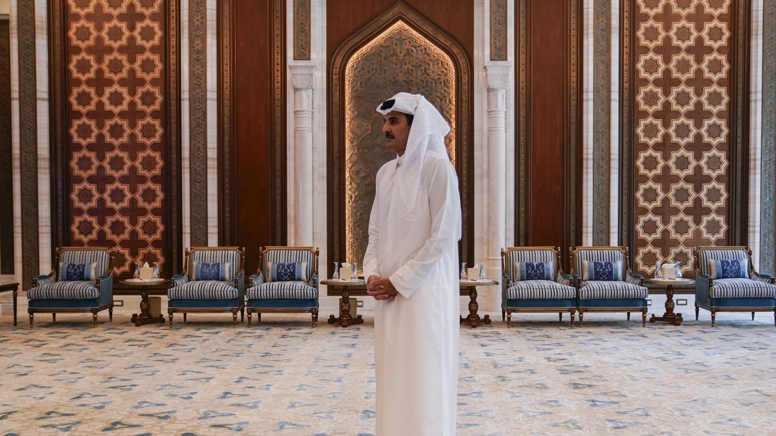 Der Emir von Katar, Scheich Tamim bin Hamad al-Thani. Katar wird vorerst nicht mehr als Vermittler zwischen Israel und der Hamas für eine Waffenruhe tätig sein (Archifoto).Foto: dpa/Nathan Howard Der Emir von Katar, Scheich Tamim bin Hamad al-Thani. Katar wird vorerst nicht mehr als Vermittler zwischen Israel und der Hamas für eine Waffenruhe tätig sein (Archifoto).Foto: dpa/Nathan Howard