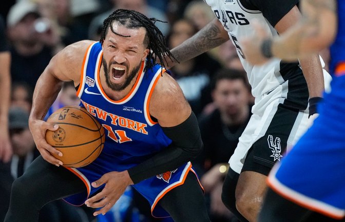 Jalen Brunson und die Knicks hatten wieder keine gute erste Halbzeit und kamen dann zurück ins Spiel.<span class='image-autor'>Foto: Ross D. Franklin/AP/dpa</span>