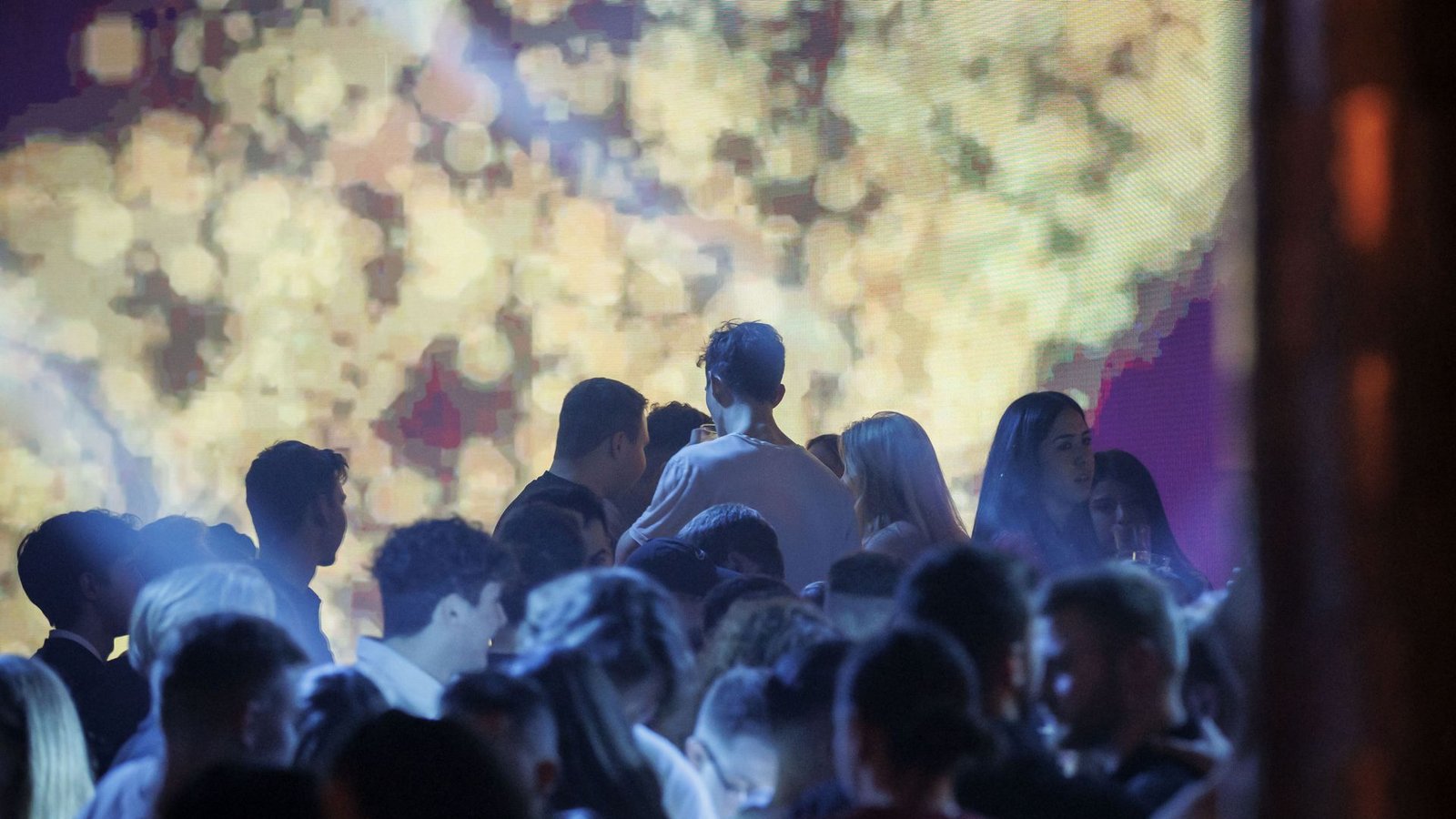 Endlich wieder feiern: Am 24. Februar 2022 wurde die Coronaverordnung im Südwesten angepasst, Clubs konnten nun unter Auflagen wieder öffnen.Foto: Lichtgut/Julian Rettig Endlich wieder feiern: Am 24. Februar 2022 wurde die Coronaverordnung im Südwesten angepasst, Clubs konnten nun unter Auflagen wieder öffnen.Foto: Lichtgut/Julian Rettig