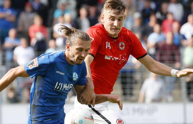 Matej Maglica (li.) bejubelt mit Kai Klefisch seinen 2:2-Ausgleichstreffer in Braunschweig.<span class='image-autor'>Foto: IMAGO/Darius Simka</span>