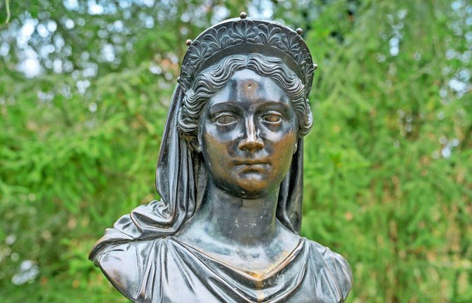 Büste von Luise von Preußen im Schlosspark Charlottenburg in Berlin.<span class='image-autor'>Foto: imago/Joko</span>
