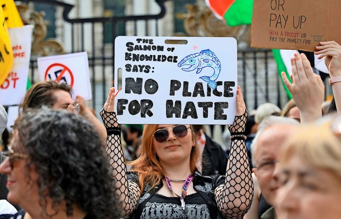 Antirassismus-Demo in Belfast, wo ein Mann schwer verletzt wurde<span class='image-autor'>Foto: dpa/Peter Morrison</span>