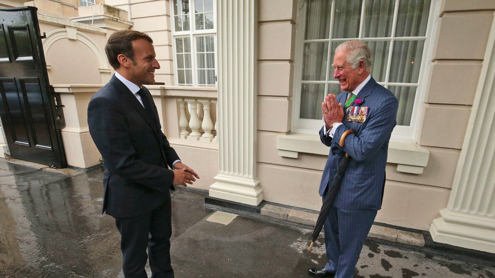 Der damalige britische Prinz Charles (r) 2020 mit Präsident Emmanuel Macron in London.Foto: Jonathan Brady/PA Pool/AP