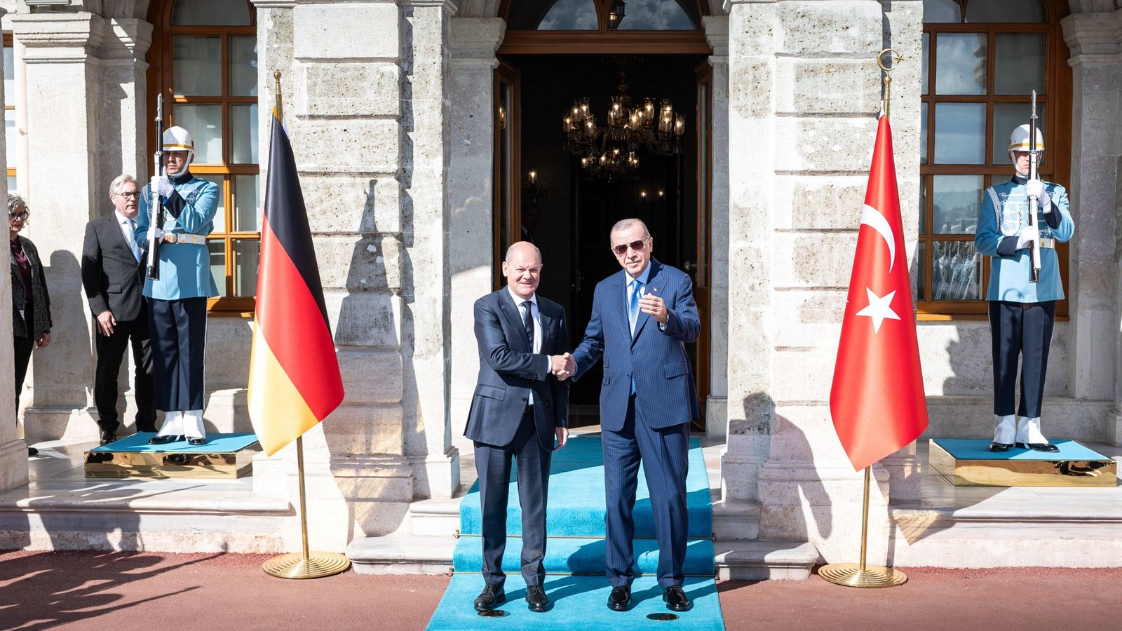 Scholz und Erdogan bei ihrem Treffen in IstanbulFoto: imago/Guido /Bergmann Scholz und Erdogan bei ihrem Treffen in IstanbulFoto: imago/Guido /Bergmann