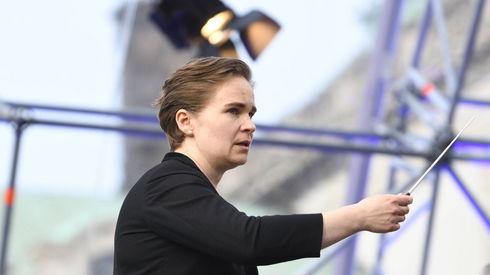 Die Dirigentin Eva Ollikainen, hier bei einem früheren KonzertFoto: imago/Chromorange