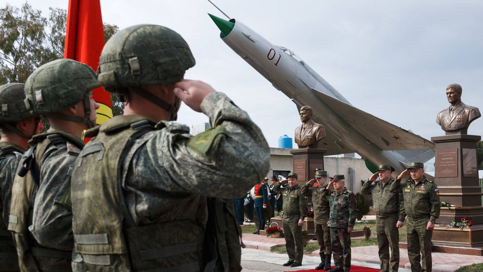 Der Luftwaffenstützpunkt Hmeimim (hier im Jahr 2022 bei einer Gedenkveranstaltung für in Syrien gefallene Russen) liegt in der nun von Islamisten kontrollierten Provinz Latakia.Foto: imago/Vadim Savitsky Der Luftwaffenstützpunkt Hmeimim (hier im Jahr 2022 bei einer Gedenkveranstaltung für in Syrien gefallene Russen) liegt in der nun von Islamisten kontrollierten Provinz Latakia.Foto: imago/Vadim Savitsky