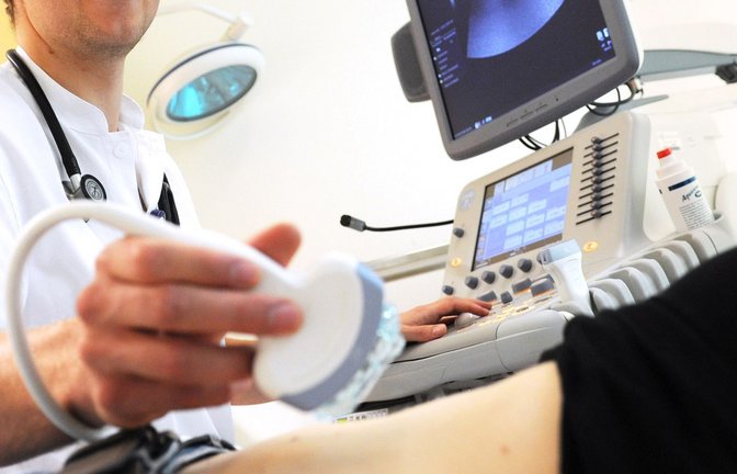 Für bestimmte Ultraschall-Untersuchungen müssen Patienten selbst zahlen. (Archivbild)<span class='image-autor'>Foto: Angelika Warmuth/dpa</span>