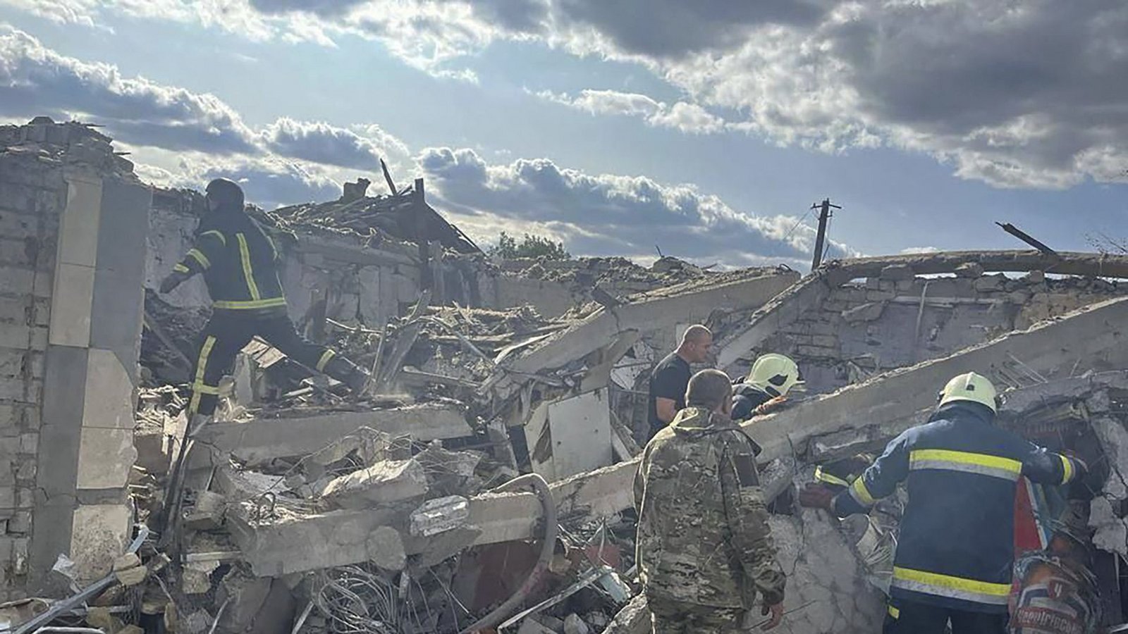 Noch immer tobt der Krieg in der Ukraine. Deutschland will mit acht statt bislang vier Milliarden unterstützen. (Archivbild).Foto: dpa Noch immer tobt der Krieg in der Ukraine. Deutschland will mit acht statt bislang vier Milliarden unterstützen. (Archivbild).Foto: dpa