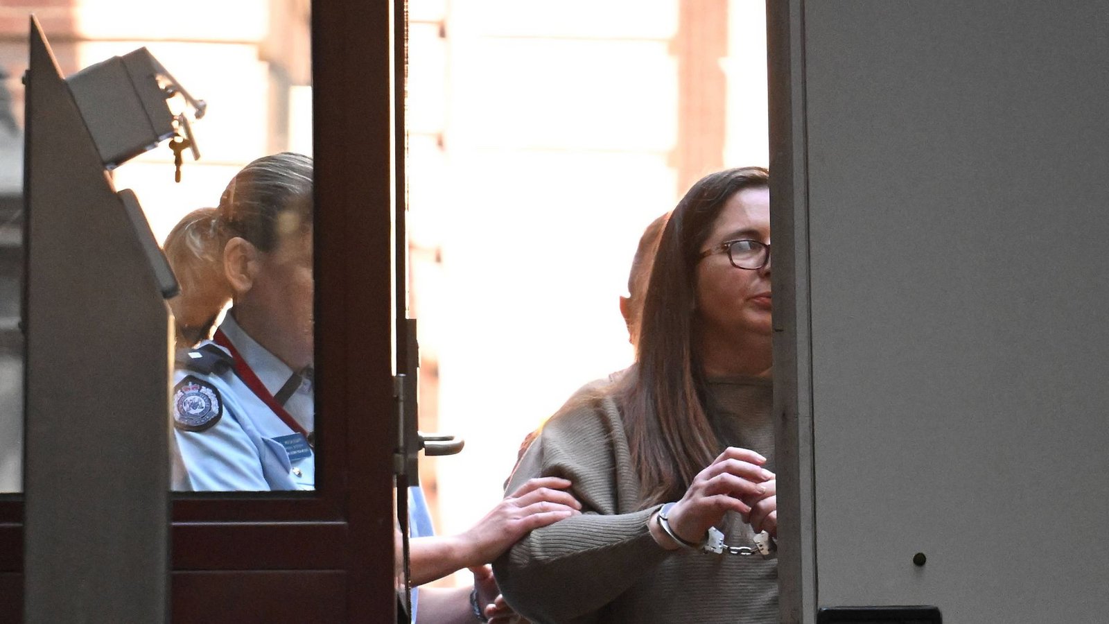 Erin Patterson (re.) im Gericht: Sie servierte das tödliche Mahl, das drei Menschen das Leben kostete.Foto: Imago/AAP/JAMES ROSS Erin Patterson (re.) im Gericht: Sie servierte das tödliche Mahl, das drei Menschen das Leben kostete.Foto: Imago/AAP/JAMES ROSS