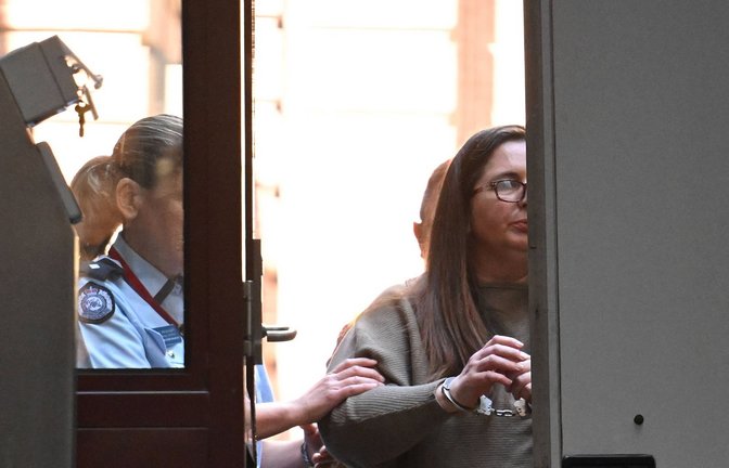 Erin Patterson (re.) im Gericht: Sie servierte das tödliche Mahl, das drei Menschen das Leben kostete.<span class='image-autor'>Foto: Imago/AAP/JAMES ROSS</span>