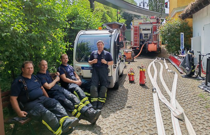 Kräfte der  Werkfeuerwehr des Europapark nach getaner Arbeit.<span class='image-autor'>Foto: /Erdem Gökalp</span>