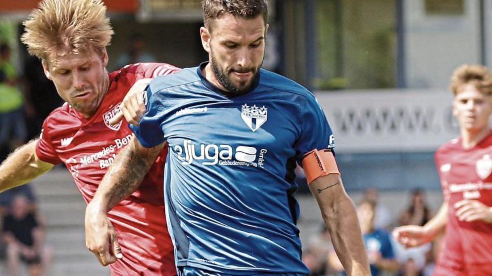 Torjäger, Kapitän, Identifikationsfigur und Sportlicher Leiter in Personalunion: Marco Grüttner (vorne) wechselte vom Zweitligisten SSV Jahn Regensburg zum SGV Freiberg. Foto: Baumann Torjäger, Kapitän, Identifikationsfigur und Sportlicher Leiter in Personalunion: Marco Grüttner (vorne) wechselte vom Zweitligisten SSV Jahn Regensburg zum SGV Freiberg. Foto: Baumann