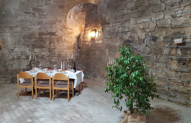 Die evangelische Kirchengemeinde Großsachsenheim verfügt über einen schönen großen historischen Gewölbekeller. Es war ursprünglich der Bannkeller zur alten Vogtei.