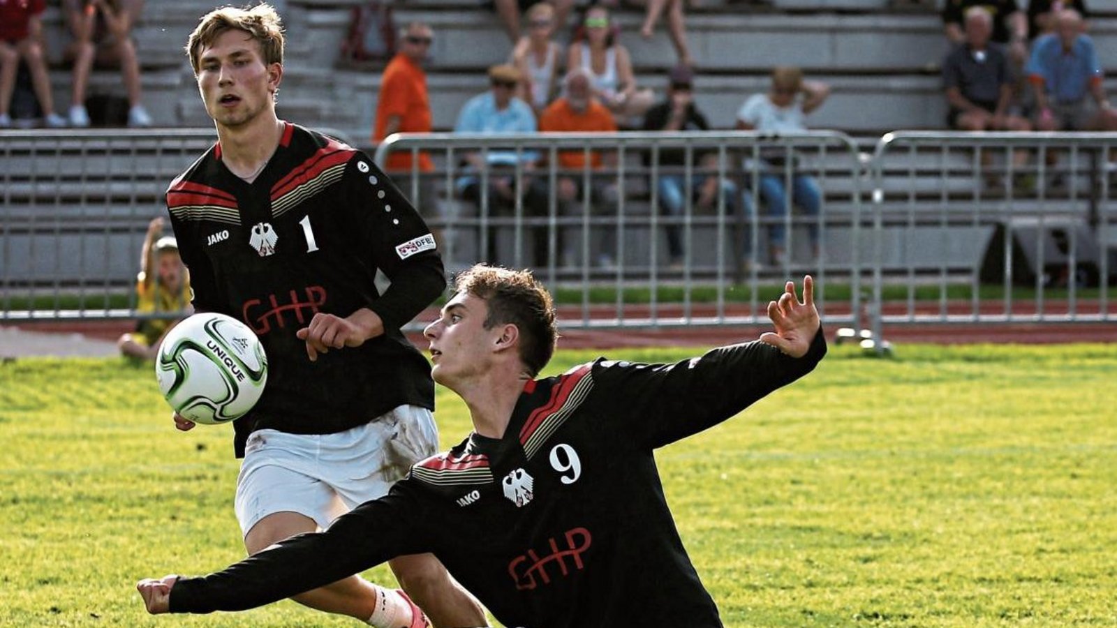 Jaro Jungclaussen hat bei der EM für seine Mitspieler zugespielt, Bälle rausgefischt und kurzzeitig auch den Zweitschlag übernommen. Foto: Küppers Jaro Jungclaussen hat bei der EM für seine Mitspieler zugespielt, Bälle rausgefischt und kurzzeitig auch den Zweitschlag übernommen. Foto: Küppers