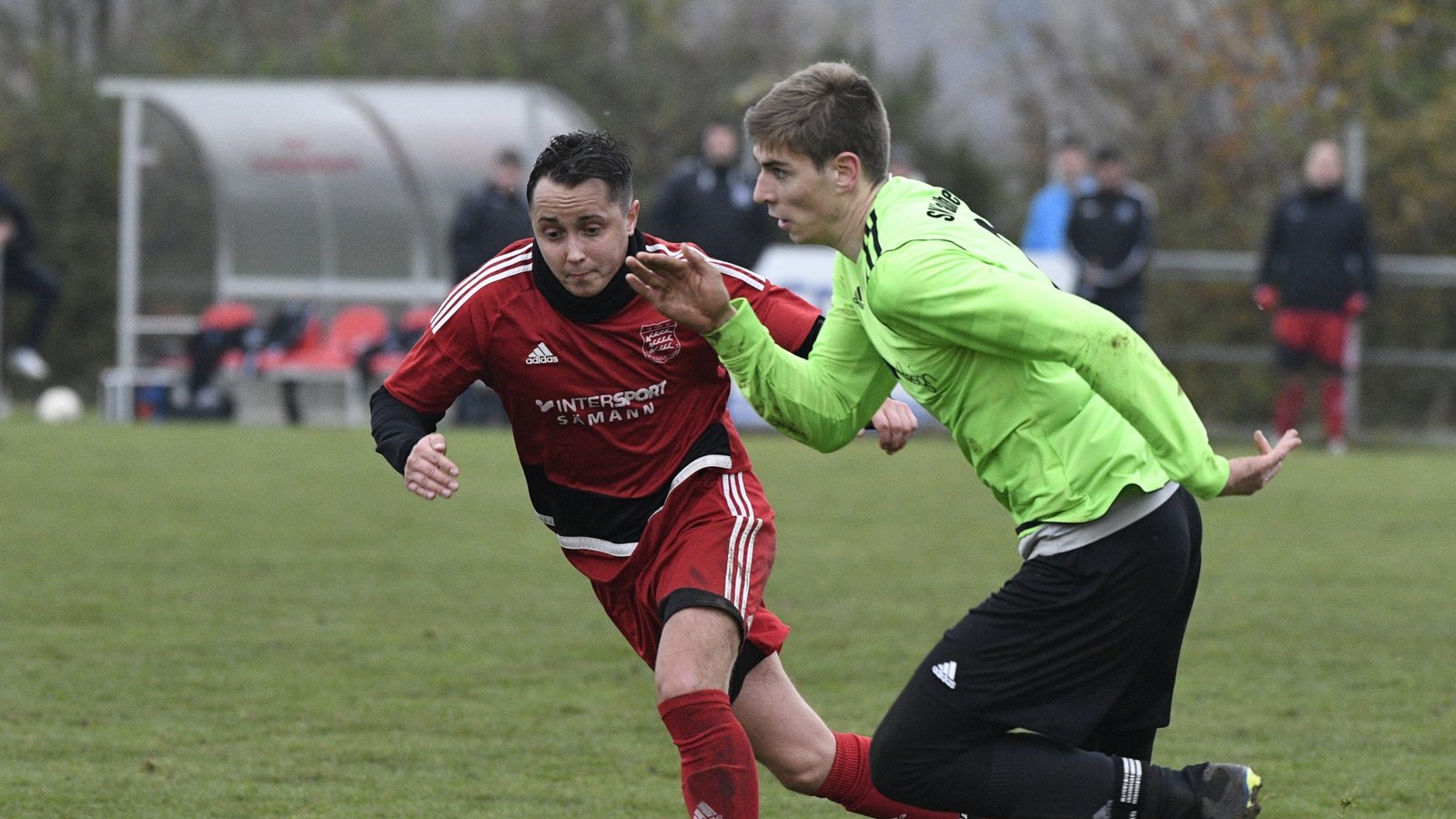 Nicolas Pyrtek (links) fällt beim TSV Großglattbach voraussichtlich auf Monate hinaus aus, weil er einen Kreuzband-Anriss hat. Foto: Leitner Nicolas Pyrtek (links) fällt beim TSV Großglattbach voraussichtlich auf Monate hinaus aus, weil er einen Kreuzband-Anriss hat. Foto: Leitner