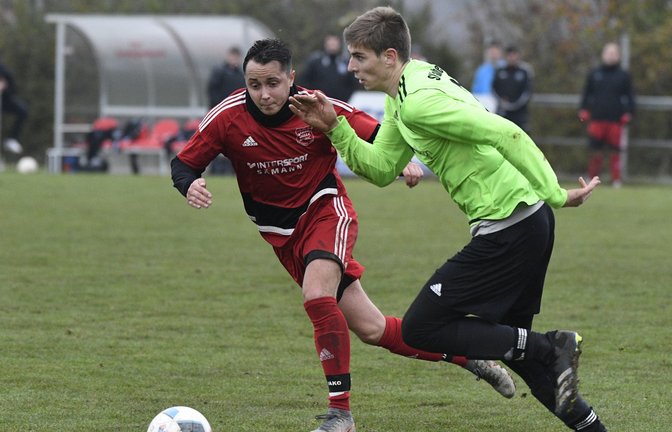 Nicolas Pyrtek (links) fällt beim TSV Großglattbach voraussichtlich auf Monate hinaus aus, weil er einen Kreuzband-Anriss hat. <span class='image-autor'>Foto: Leitner</span>