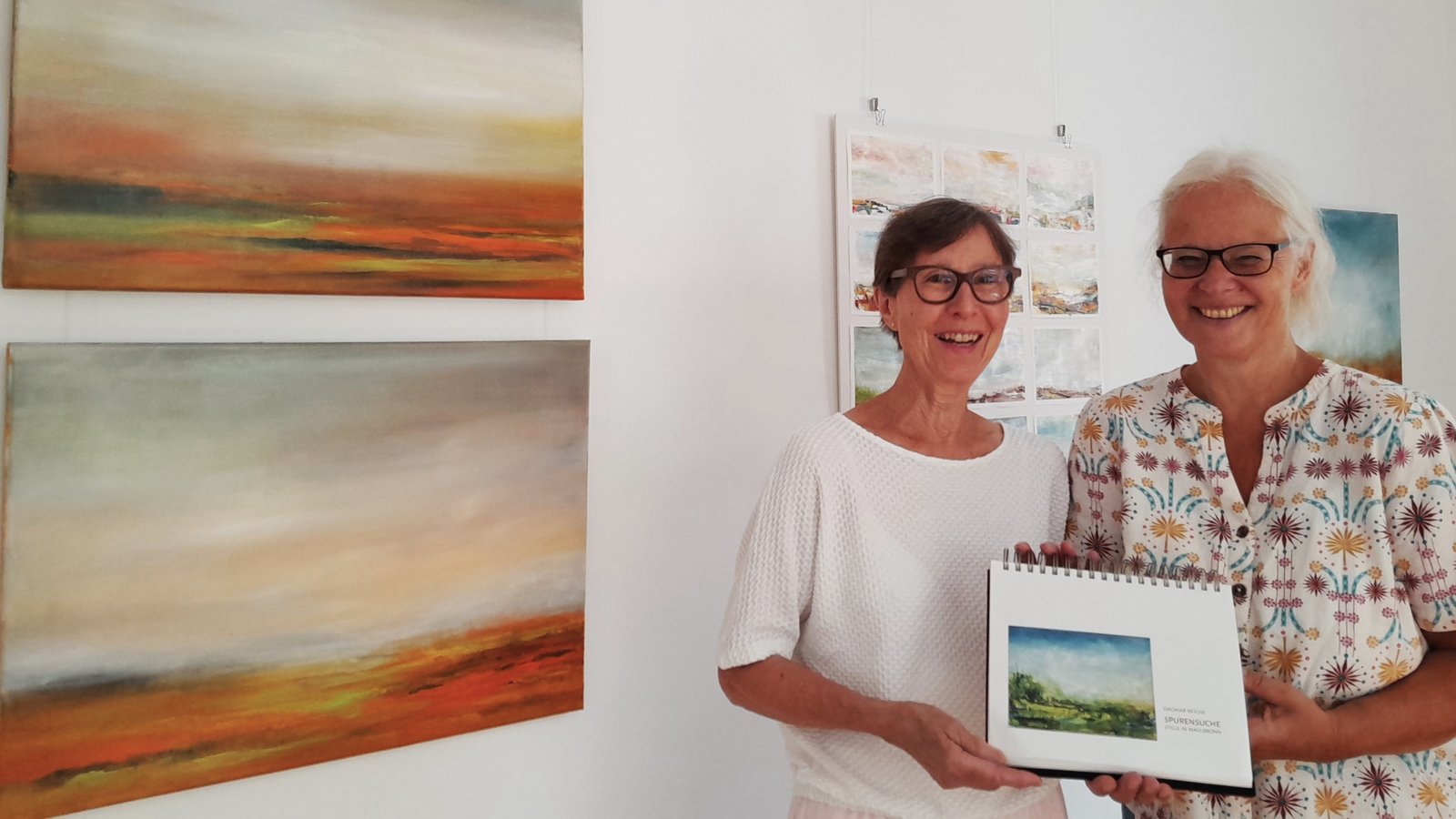 Dagmar Reiche (rechts) freut sich über die Einladung von Karin Maria Seeburger. Foto: Filitz Dagmar Reiche (rechts) freut sich über die Einladung von Karin Maria Seeburger. Foto: Filitz