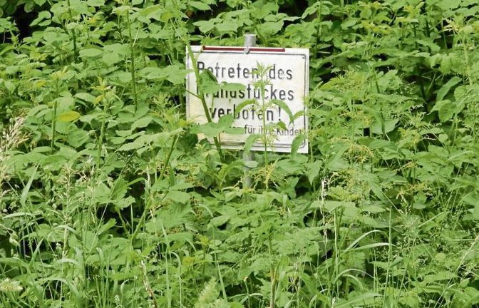 Wer würde dieses Grundstück schon betreten wollen? Gesehen am Radweg bei der Seemühle.  Foto: Arning
