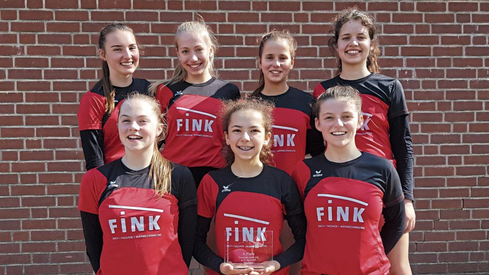 Lediglich drei der sieben U-16-Faustballerinnen des TV Vaihingen – (hinten von links) Lea Schmidt, Lena Schiller, Eva Winkler und Isabel Grau sowie (vorne von links) Ricarda Stübbe, Leoni Modenese und Klara Kilpper – spielen regulär in dieser Altersklasse. Die anderen sind auch noch in der U 14 spielberechtigt. Foto: privat Lediglich drei der sieben U-16-Faustballerinnen des TV Vaihingen – (hinten von links) Lea Schmidt, Lena Schiller, Eva Winkler und Isabel Grau sowie (vorne von links) Ricarda Stübbe, Leoni Modenese und Klara Kilpper – spielen regulär in dieser Altersklasse. Die anderen sind auch noch in der U 14 spielberechtigt. Foto: privat