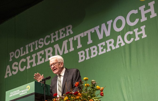 Baden-Württembergs Ministerpräsident Winfried Kretschmann bei seiner Rede in der Biberacher Stadthalle.<span class='image-autor'>Foto: dpa/Stefan Puchner</span>