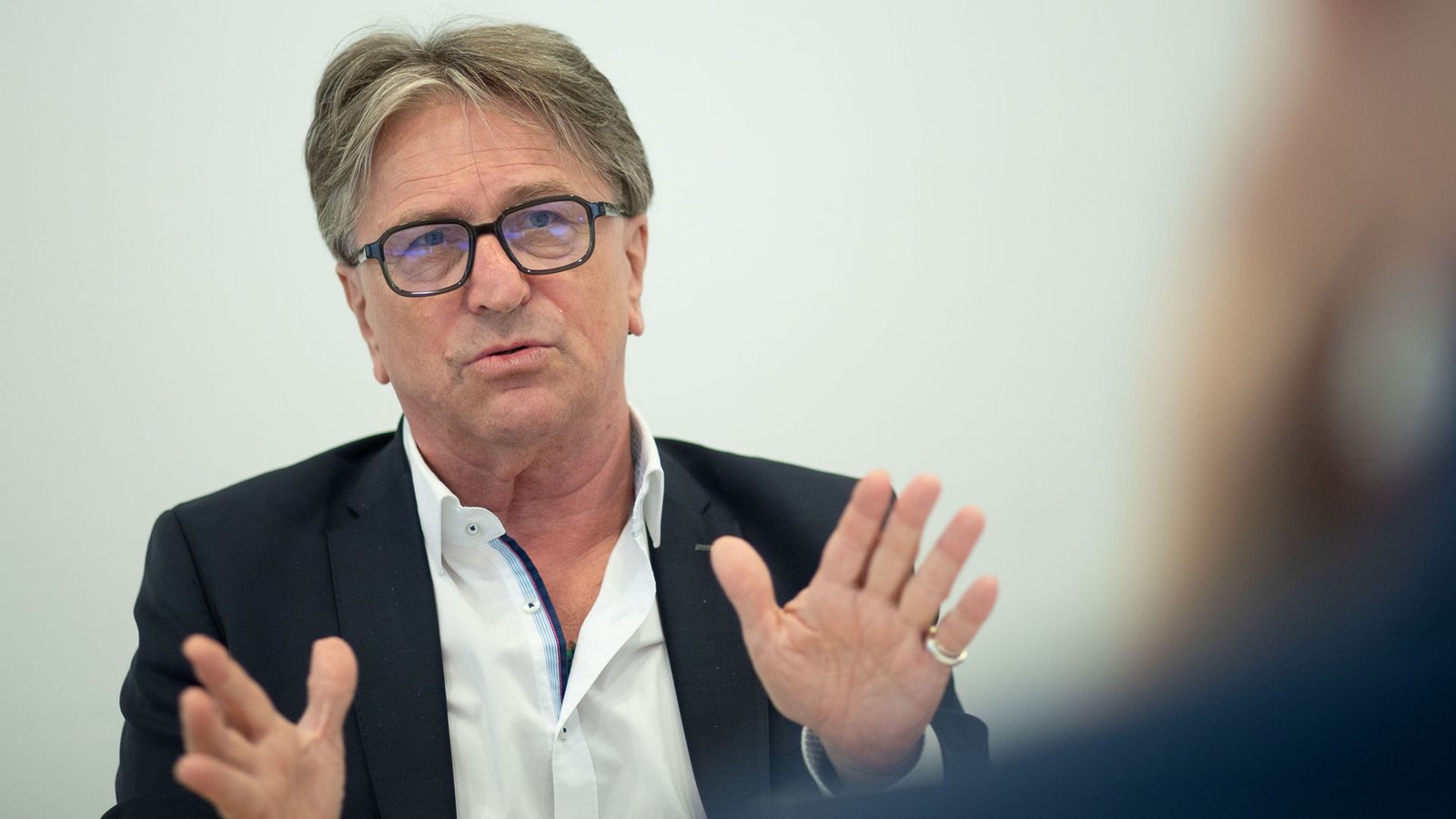 Sozialminister Lucha erklärte eine Hintergrundfrage zum Biosphärengebiet für „unstatthaft“.Foto: Lichtgut/Leif Piechowski Sozialminister Lucha erklärte eine Hintergrundfrage zum Biosphärengebiet für „unstatthaft“.Foto: Lichtgut/Leif Piechowski