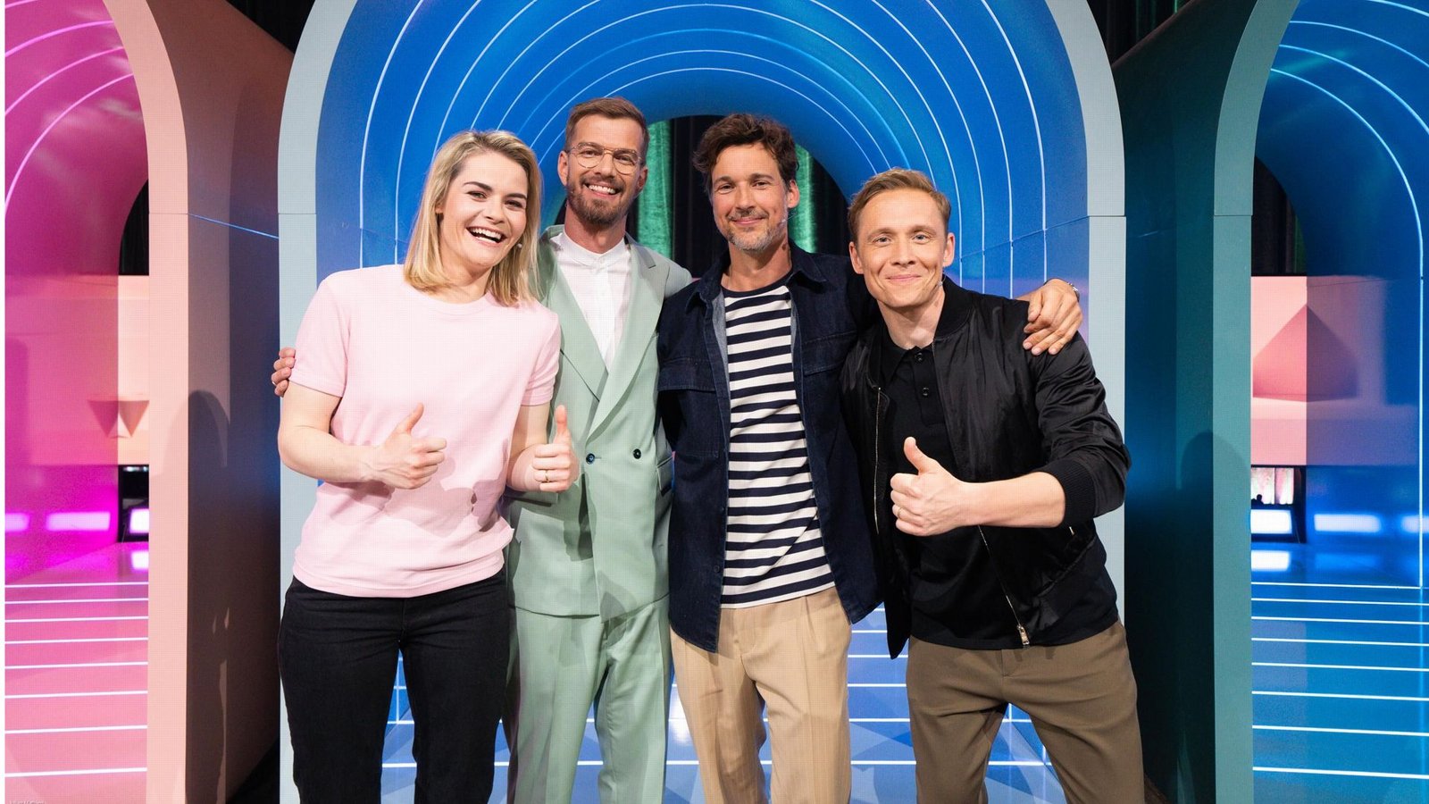 Comedian Hazel Brugger, Moderator Joko Winterscheid, Schauspieler und Regisseur Florian David Fitz und Schauspieler Matthias SchweighöferFoto: © ProSieben/Florida TV / Julian Mathieu/Julian Mathieu Comedian Hazel Brugger, Moderator Joko Winterscheid, Schauspieler und Regisseur Florian David Fitz und Schauspieler Matthias SchweighöferFoto: © ProSieben/Florida TV / Julian Mathieu/Julian Mathieu
