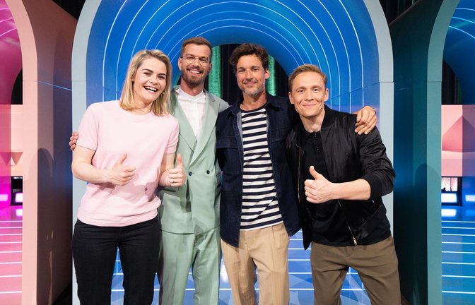 Comedian Hazel Brugger, Moderator Joko Winterscheid, Schauspieler und Regisseur Florian David Fitz und Schauspieler Matthias Schweighöfer<span class='image-autor'>Foto: © ProSieben/Florida TV / Julian Mathieu/Julian Mathieu</span>