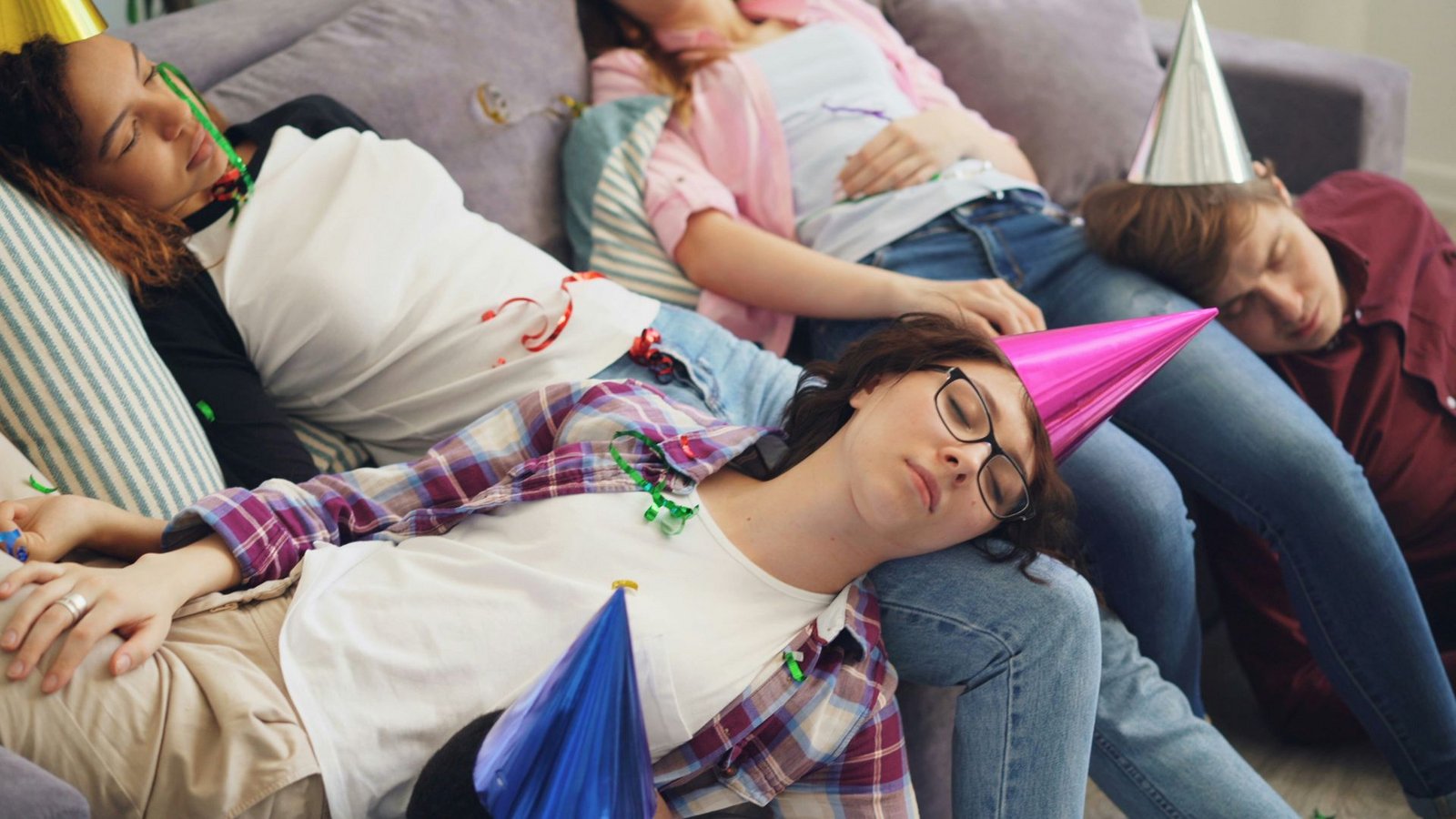 Was treiben die Jugendlichen bei der Übernachtungsparty? Trinken sie Alkohol? Der Gedanke macht vielen Eltern Angst.Foto: Unsplash/ Vitaly Gariev Was treiben die Jugendlichen bei der Übernachtungsparty? Trinken sie Alkohol? Der Gedanke macht vielen Eltern Angst.Foto: Unsplash/ Vitaly Gariev
