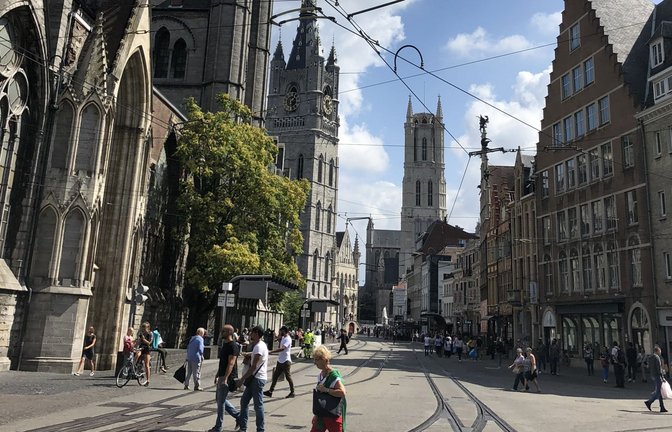 In der Sankt-Bavo-Kathedrale in Gent führt das Freiburger Barockorchester Bachs h-Moll-Messe auf. Der israelische Dirigent Lahav Shani und die Münchner Philharmonikern hätten einen Tag später dort konzertiert, wären sie nicht vom Flandern-Festival ausgeladen worden.<span class='image-autor'>Foto: Susanne Hamann</span>