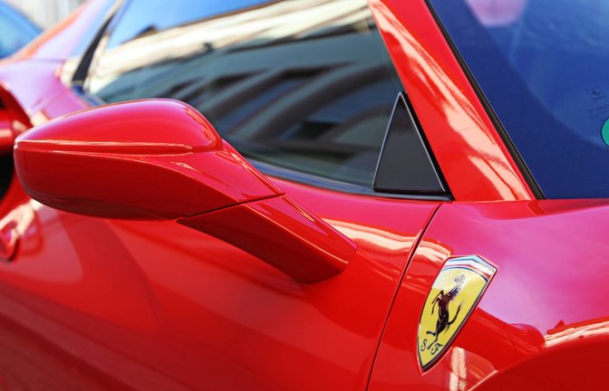 Bei einem Unfall in Gengenbach ist ein Ferrari in eine Bushaltestelle gekracht. (Symbolbild)<span class='image-autor'>Foto: imago images/U. J. Alexander/ via www.imago-images.de</span>