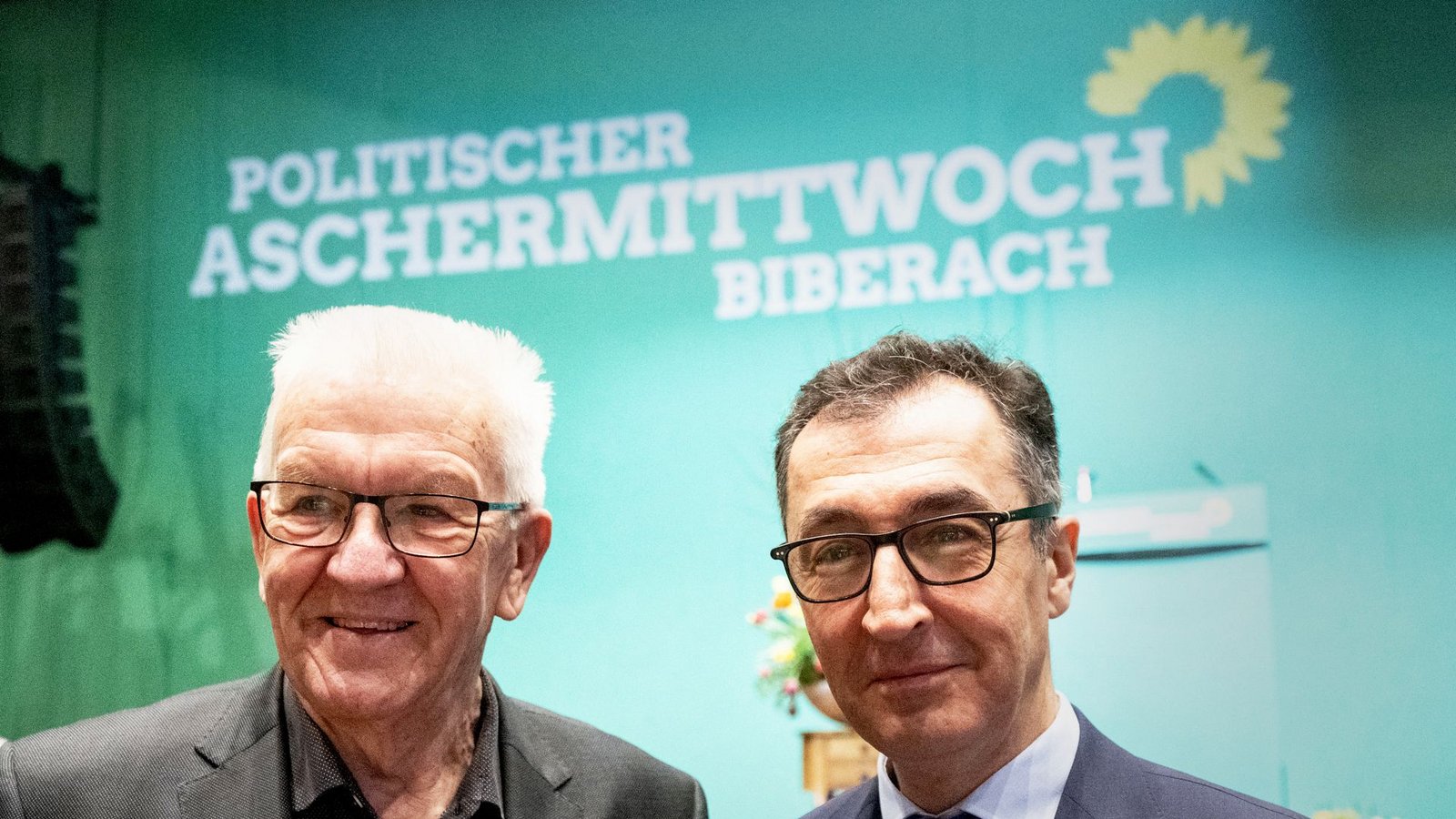 Ministerpräsident Winfried Kretschmann und Bundeslandwirtschaftsminister Cem Özdemir beim politischen Aschermittwoch in Biberach an der Riß.Foto: dpa/Marijan Murat Ministerpräsident Winfried Kretschmann und Bundeslandwirtschaftsminister Cem Özdemir beim politischen Aschermittwoch in Biberach an der Riß.Foto: dpa/Marijan Murat