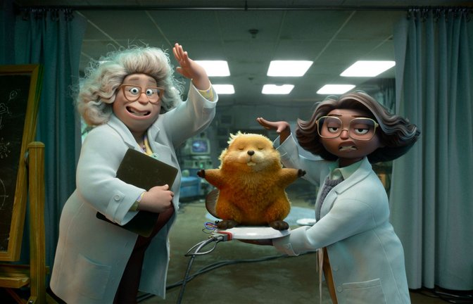 Dr. Sam und Dr. Nisha erforschen mit Roboter-Bibern die Tierwelt.<span class='image-autor'>Foto: PIXAR</span>