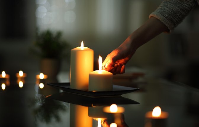 Könnte man die Wohnung auch mit Kerzen heizen?<span class='image-autor'>Foto: Pheelings media / shutterstock.com</span>