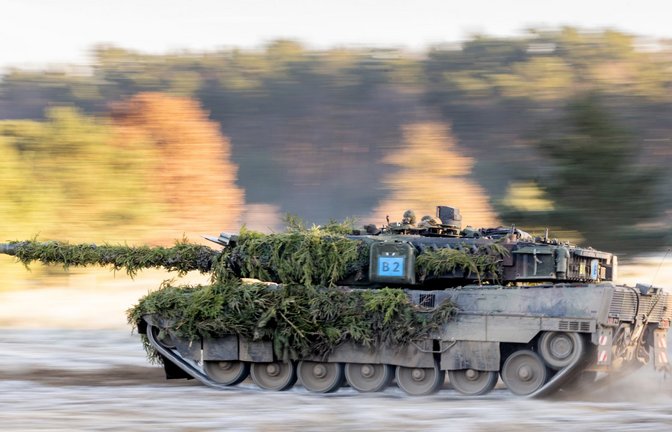Kampfpanzer Leopard 2 der Bundeswehr: Auch Deutschland steigert seine Militärausgaben.<span class='image-autor'>Foto: Michael Reichel/ari</span>