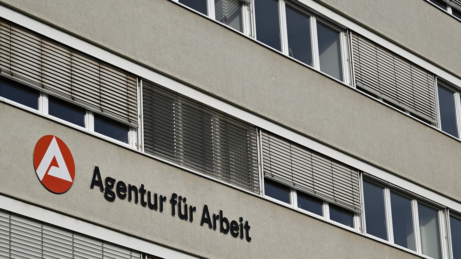 Viele junge Erwachsene haben keinen Berufsabschluss und damit schlechte Chancen auf dem Arbeitsmarkt.Foto: Martin Schutt/dpa